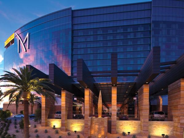 M Resort Spa & Casino : photo 1 de la chambre chambre lit queen-size resort - vue sur montagnes