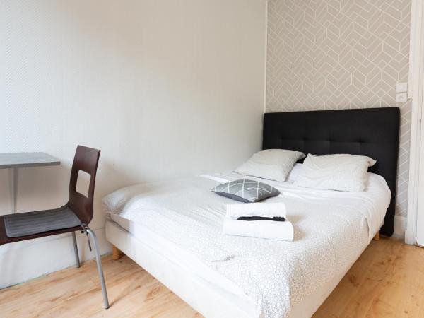 Hotel Europe BLV : photo 3 de la chambre chambre double standard avec salle de bains commune