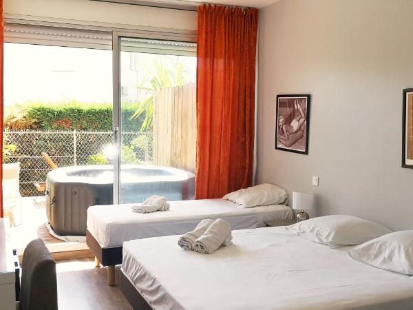 Hotel Sable Et Soleil - Port, Plage et spa : photo 3 de la chambre  chambre triple avec jacuzzi privé