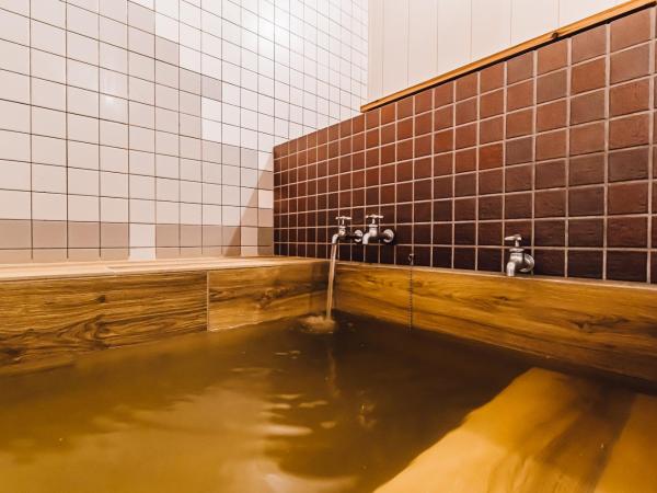 Yamahana Onsen Tonden Japanese Inn : photo 2 de la chambre family room 2 with bathroom room