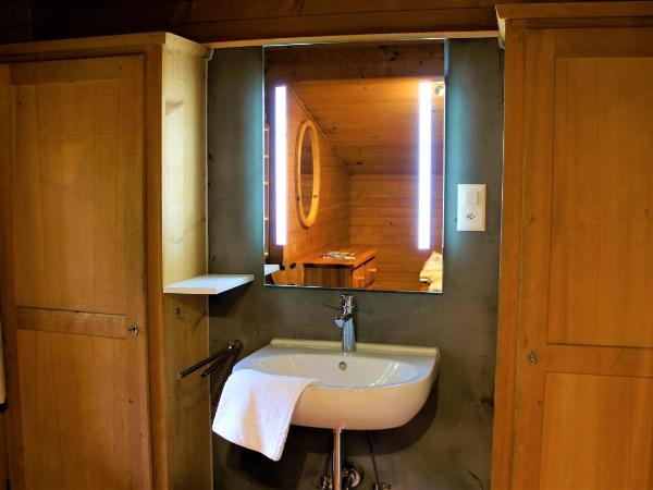 B & B Brienz : photo 6 de la chambre chambre simple avec salle de bains commune (schönegg)