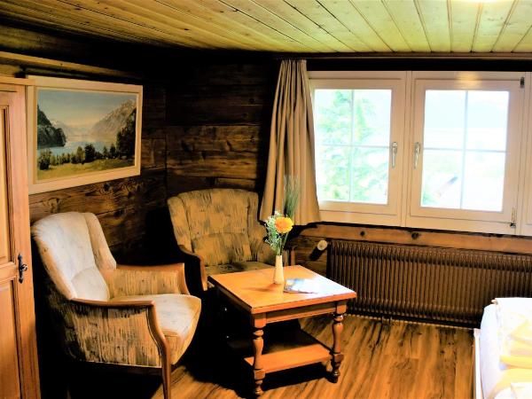 B & B Brienz : photo 6 de la chambre chambre double avec salle de bains commune (schönegg)