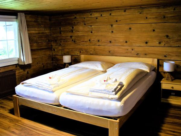 B & B Brienz : photo 7 de la chambre chambre double avec salle de bains commune (schönegg)