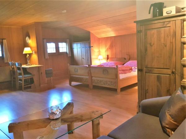 B & B Brienz : photo 2 de la chambre chambre lits jumeaux (spycher)