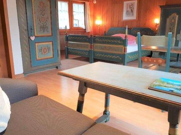 B & B Brienz : photo 6 de la chambre chambre lits jumeaux (spycher)
