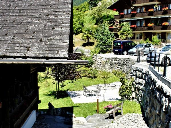 B & B Brienz : photo 9 de la chambre chambre lits jumeaux (spycher)