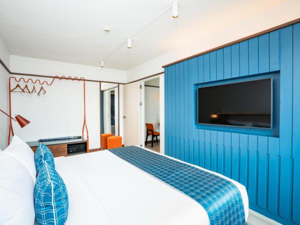 Hotel Amber Sukhumvit 85 : photo 9 de la chambre suite avec balcon