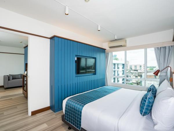 Hotel Amber Sukhumvit 85 : photo 10 de la chambre suite avec balcon