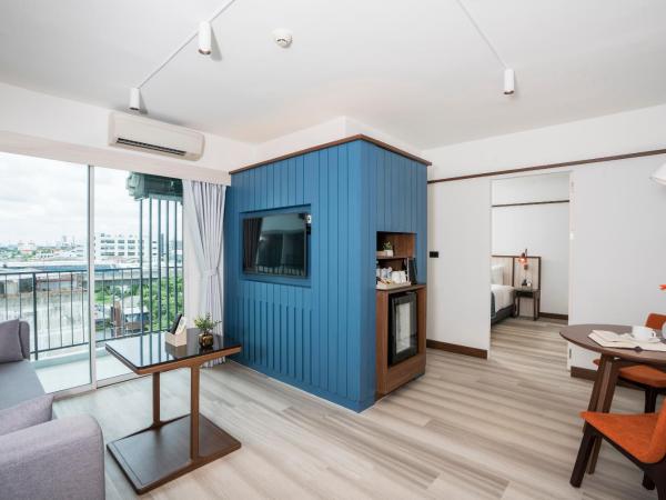 Hotel Amber Sukhumvit 85 : photo 1 de la chambre suite avec balcon
