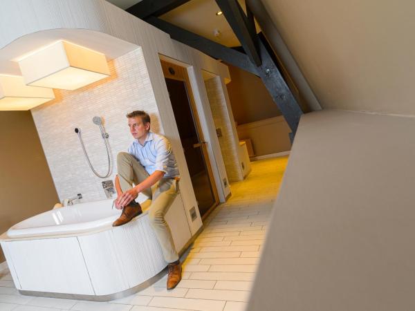 Teaching Hotel : photo 3 de la chambre suite avec baignoire spa