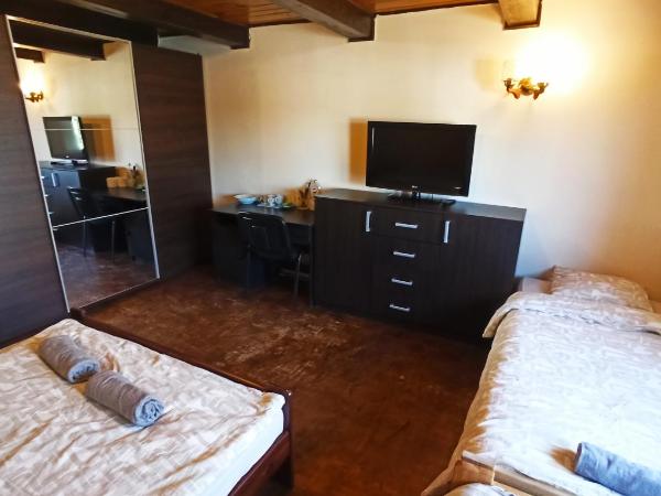 Hostel Komfort Borek : photo 4 de la chambre chambre familiale deluxe