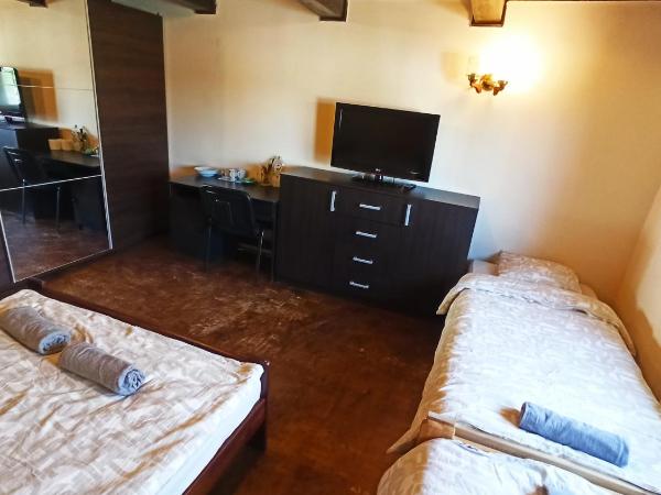 Hostel Komfort Borek : photo 5 de la chambre chambre familiale deluxe