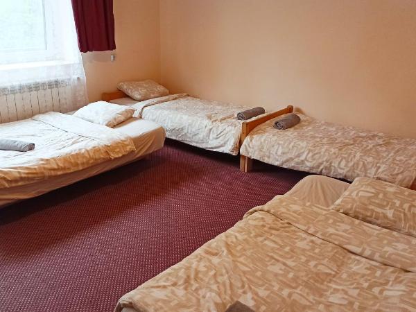 Hostel Komfort Borek : photo 1 de la chambre chambre familiale avec balcon