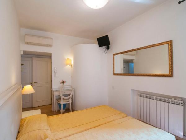 Albergo ai Tolentini : photo 4 de la chambre chambre double ou lits jumeaux standard