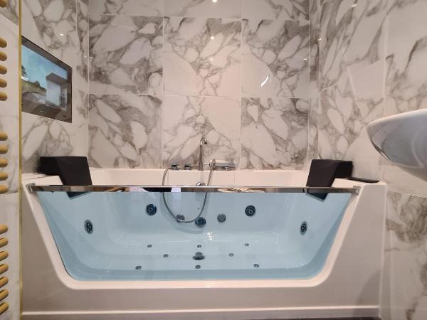 Tiffany's Hotel : photo 5 de la chambre chambre double avec lit à baldaquin