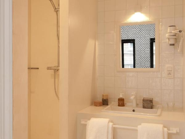 La Maison Haute guesthouse : photo 3 de la chambre chambre double avec salle de bains privative