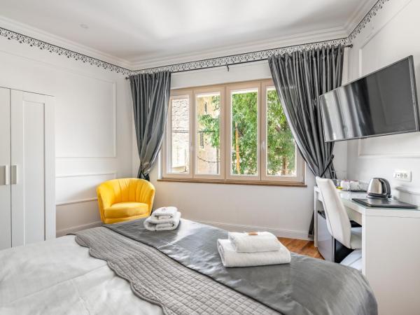 Galeria Valeria Seaside Downtown - MAG Quaint & Elegant Boutique Hotels : photo 1 de la chambre chambre supérieure lit queen-size