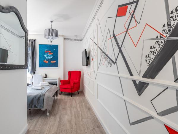 Galeria Valeria Seaside Downtown - MAG Quaint & Elegant Boutique Hotels : photo 9 de la chambre chambre deluxe - vue partielle sur mer et promenade