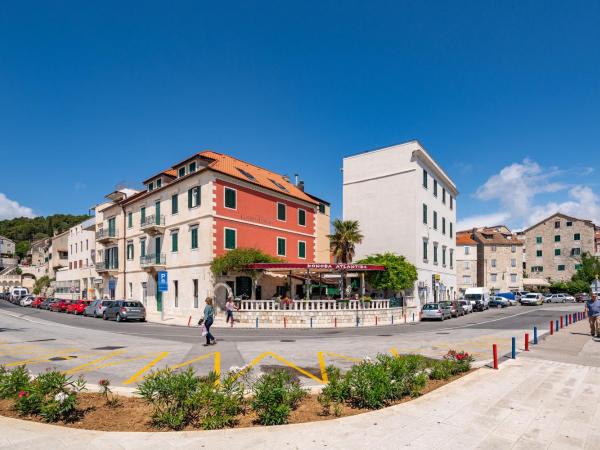 Galeria Valeria Seaside Downtown - MAG Quaint & Elegant Boutique Hotels : photo 1 de la chambre suite de luxe - vue sur mer et promenade