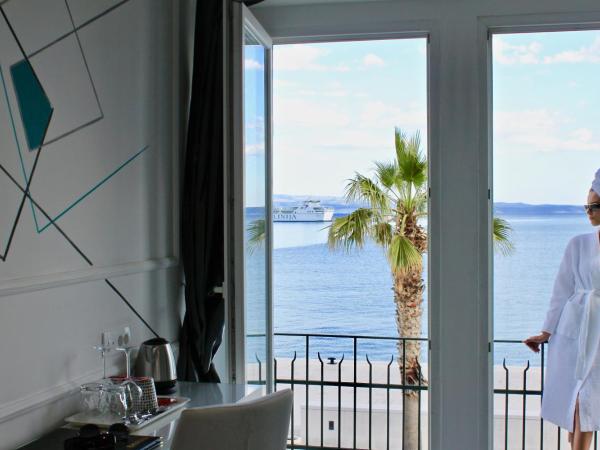 Galeria Valeria Seaside Downtown - MAG Quaint & Elegant Boutique Hotels : photo 6 de la chambre chambre prestige avec balcon - vue sur mer