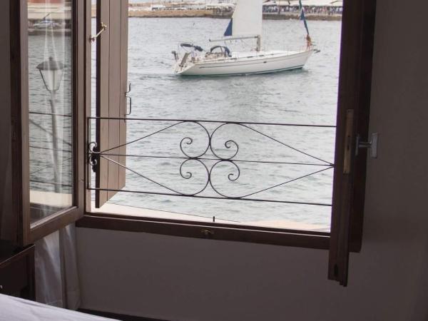 Captain Vasilis Hotel : photo 3 de la chambre chambre double deluxe - vue sur mer
