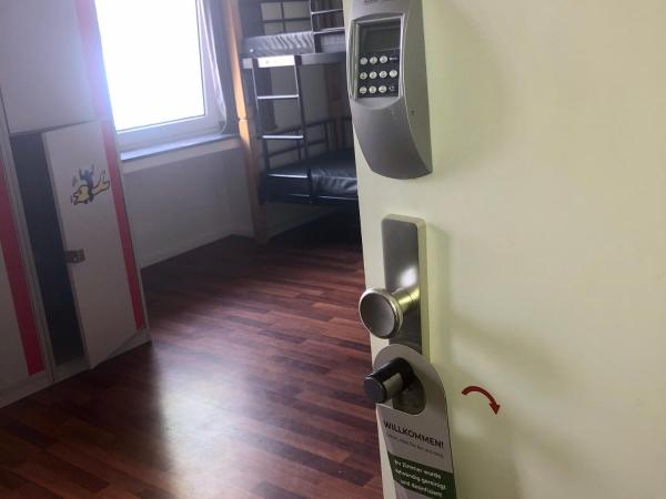 Backpackers Düsseldorf - SELF CHECK-IN : photo 4 de la chambre lit dans un dortoir de 6 lits (mixte)