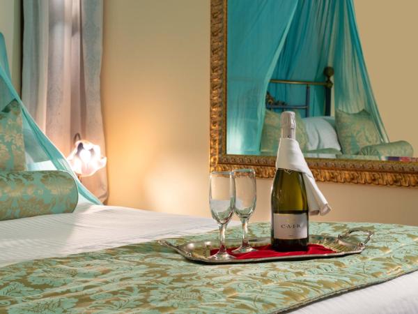 Nikos Takis Fashion Boutique Hotel : photo 2 de la chambre suite lit king-size avec baignoire spa - vue sur mer