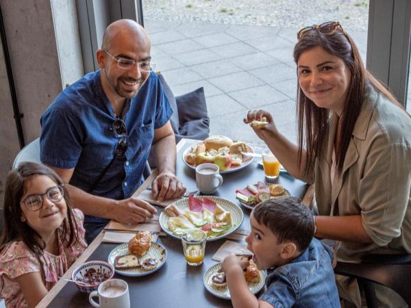 Schulz Hotel Berlin Wall at the East Side Gallery : photo 7 de la chambre chambre familiale supérieure