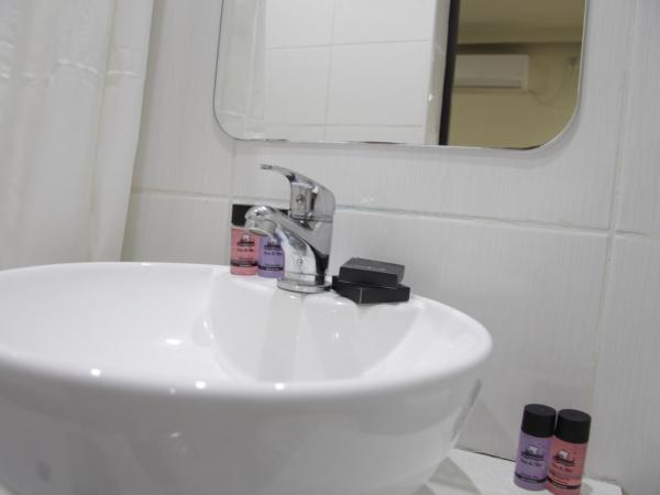 Elikon : photo 2 de la chambre chambre double ou lits jumeaux avec salle de bains privative