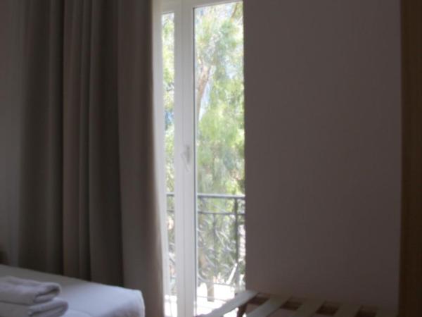 Elikon : photo 2 de la chambre chambre triple avec salle de bains privative