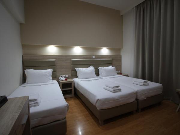 Elikon : photo 1 de la chambre chambre triple avec salle de bains privative