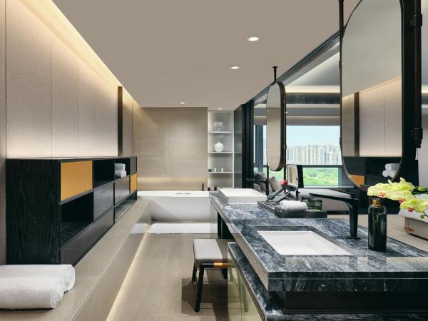 InterContinental Xi'an North, an IHG Hotel : photo 6 de la chambre suite king junior avec vue sur le jardin