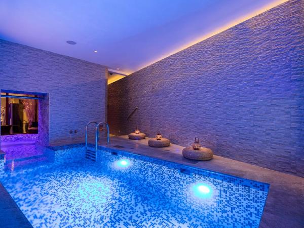 Hotel KINGS COURT : photo 2 de la chambre chambre double ou lits jumeaux exécutive avec accès au salon et au spa