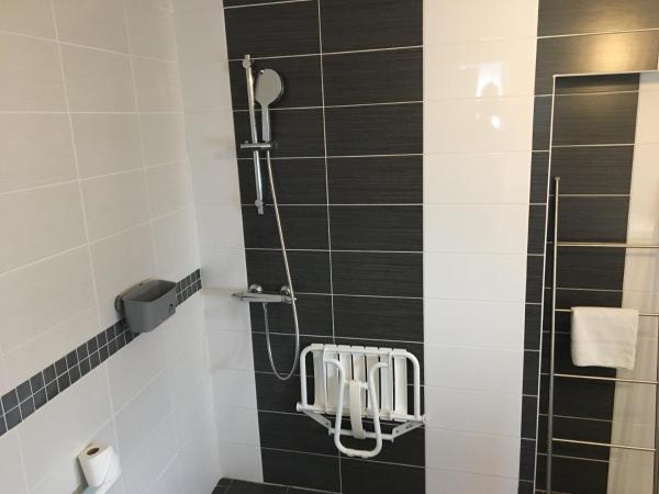 Un Hotel sur le Port : photo 2 de la chambre chambre double - accessible aux personnes à mobilité réduite 