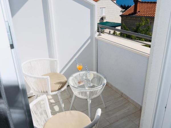Dubrovnik Icy Guest House : photo 1 de la chambre chambre double supérieure avec balcon