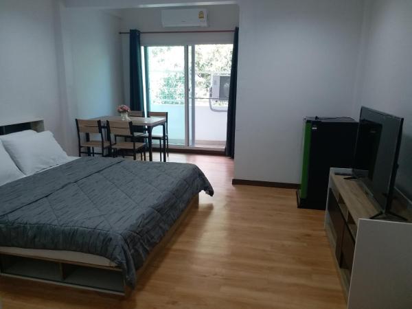 DD Garden Apartment 2 : photo 2 de la chambre chambre lit king-size - vue sur jardin