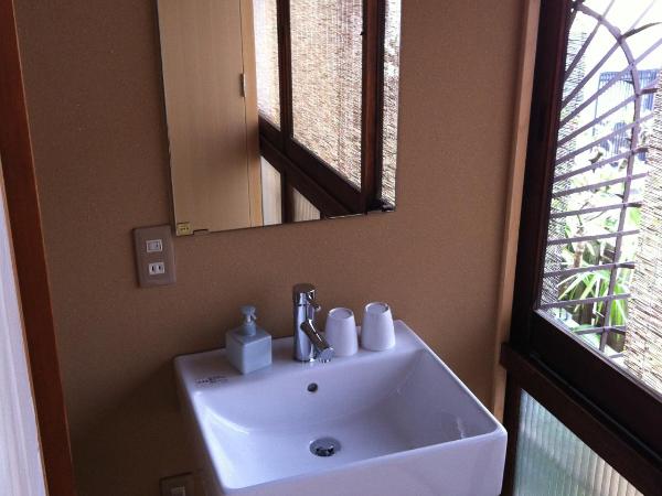 IZUYASU Traditional Kyoto Inn serving Kyoto cuisine : photo 3 de la chambre chambre lits jumeaux standard de style japonais - kou