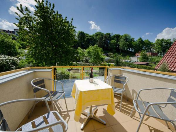 Hotel Garni Pod Skalkou : photo 1 de la chambre appartement avec balcon