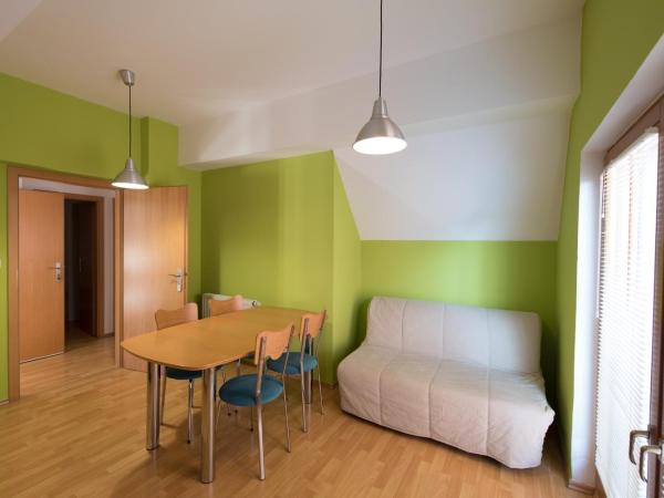 Hotel Garni Pod Skalkou : photo 10 de la chambre appartement avec balcon