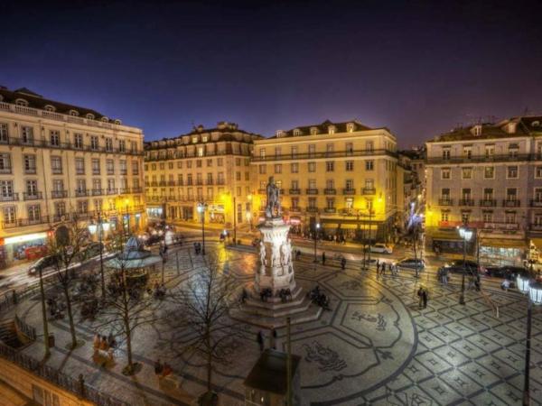 Bairro Alto Hotel : photo 4 de la chambre chambre double prestige - vue partielle sur place