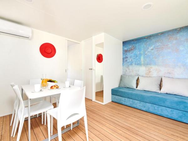 Camping Park Umag Mobile Homes : photo 6 de la chambre mobile home premium