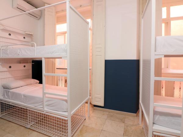 Feel Hostels City Center : photo 4 de la chambre lit dans dortoir de 8 lits 