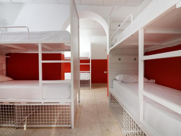 Feel Hostels City Center : photo 6 de la chambre lit dans dortoir de 8 lits 