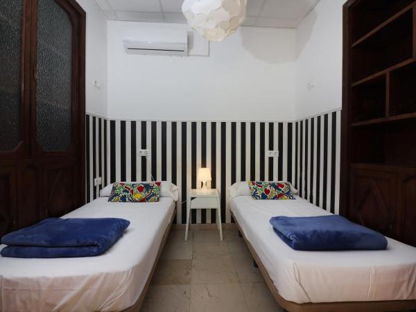 Feel Hostels City Center : photo 4 de la chambre petite chambre lits jumeaux