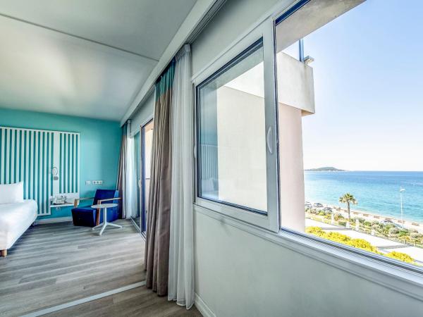 Radisson Blu Resort & Spa, Ajaccio Bay : photo 3 de la chambre suite junior avec balcon - vue sur mer
