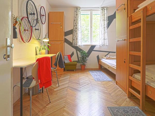 Tchaikovsky Hostel Split (T-Hostel) : photo 4 de la chambre lit superposé dans dortoir mixte