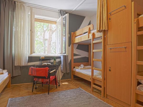 Tchaikovsky Hostel Split (T-Hostel) : photo 4 de la chambre lit superposé dans dortoir mixte