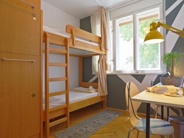Tchaikovsky Hostel Split (T-Hostel) : photo 7 de la chambre lit superposé dans dortoir mixte