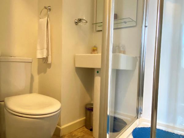16 Pilrig Guest House : photo 6 de la chambre chambre double avec salle de bains privative
