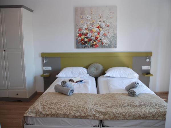 B&B Sea Joy Rovinj 1 : photo 4 de la chambre chambre lits jumeaux deluxe - vue sur mer